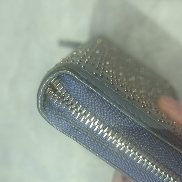 Authentic Gucci Guccissima Studded Wallet – Gunmetal Gray leather Patent - Picture 4 of 14